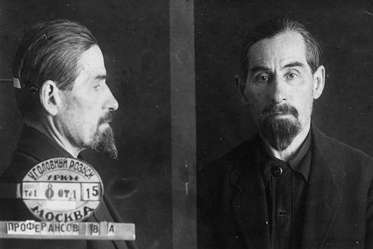 В 1898–1903 годах в Васильевской церковно-приходской школе преподавал церковно-славянское чтение, арифметику и выпилочное ажурное мастерство личный почетный гражданин Владимир Александрович Проферансов, будущий протоиерей и священномученик.